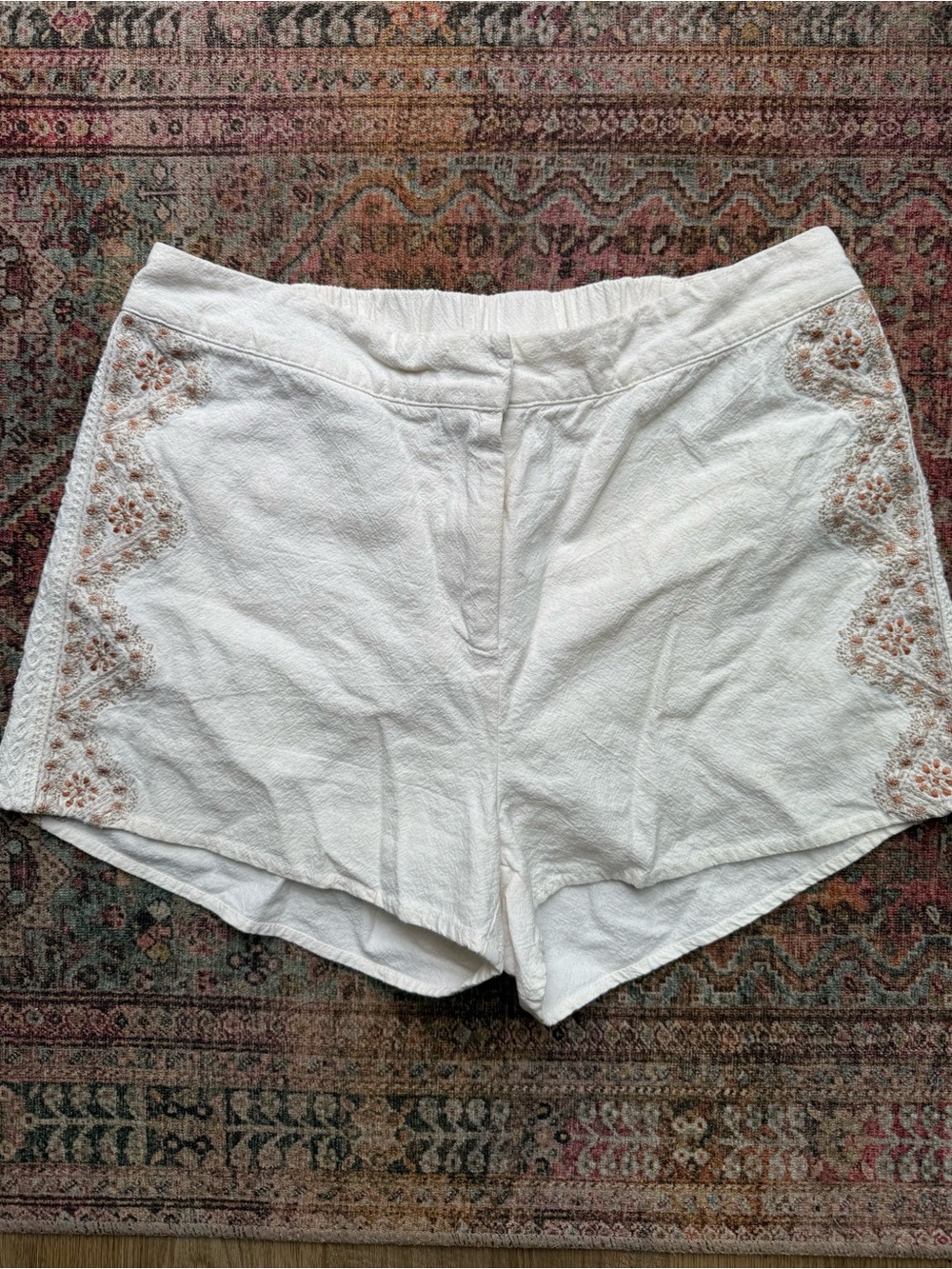 Miss Me White High-Waist Embroidered Shorts small